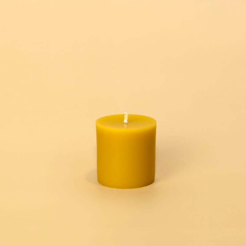 Vela decorativa Ecoluz pequeña de cera de abeja pura 100% natural.
