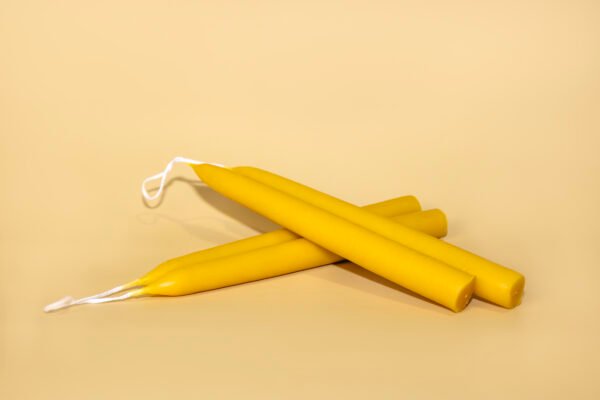 Pack de 4 velas de candelabro hechas de forma tradicional de cera de abeja 100% natural Pack de 4 velas de candelabro hechas de forma tradicional de cera de abeja 100% natural