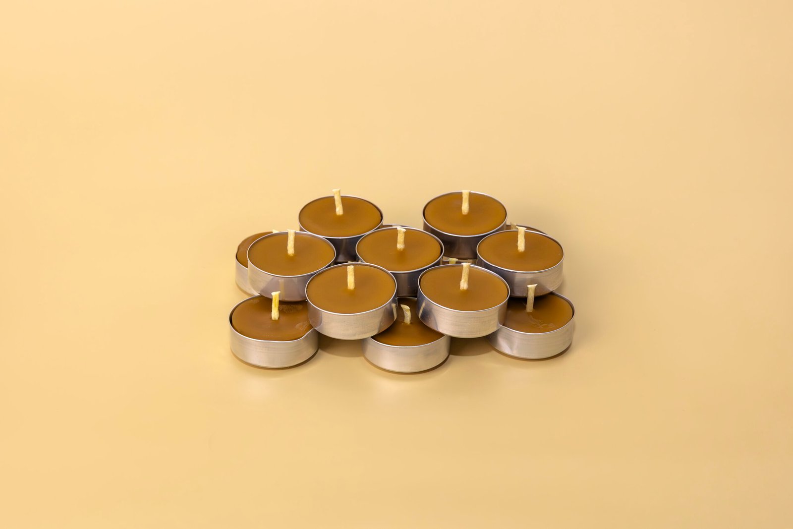 Pack de velas de té artesanales 100% naturales de cera de abeja para relajación y hogar.